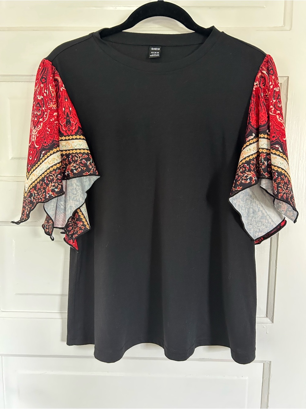 Adorable SHEIN Black Women’s Tee with Red Paisley Flutter Sleeves. Large